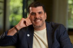 miguel-jaramillo-lujan-medellin-3-retrato-para-marca-personal-la-octa-foto-persuasion-hecha-fotografia